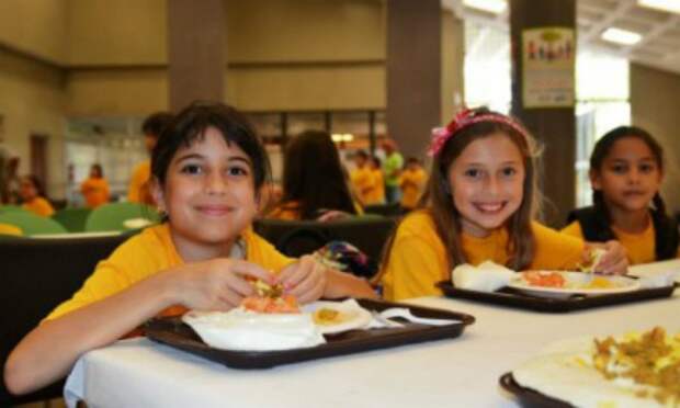 children-eating-610x366