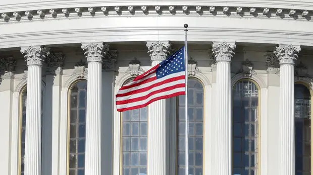 Сенат США утвердил временный бюджет, чтобы избежать шатдауна