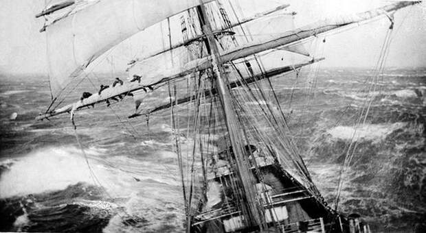 Матросы на мачте корабля «Garthsnaid» во время шторма. 1920 год. было, история, фото