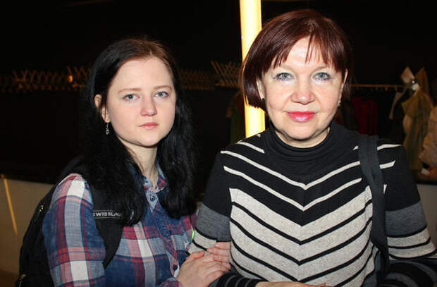Наталья Казначеева с дочерью (https://pp.userapi.com)