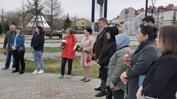 В Салехарде почтили память погибших журналистов Корнелюка и Волошина