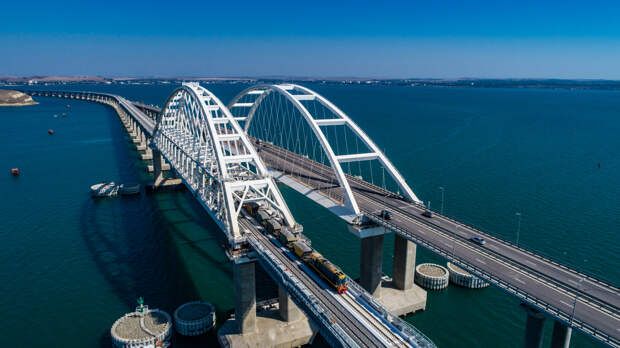 Леонков заявил, что Крымский мост почти не используется в военных целях