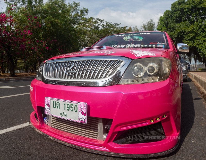 Toyota Hilux Vigo — передвижной бар Hello Kitty