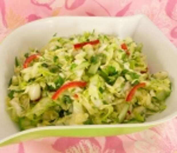 Салат из свежей капусты, огурцов и болгарского перца