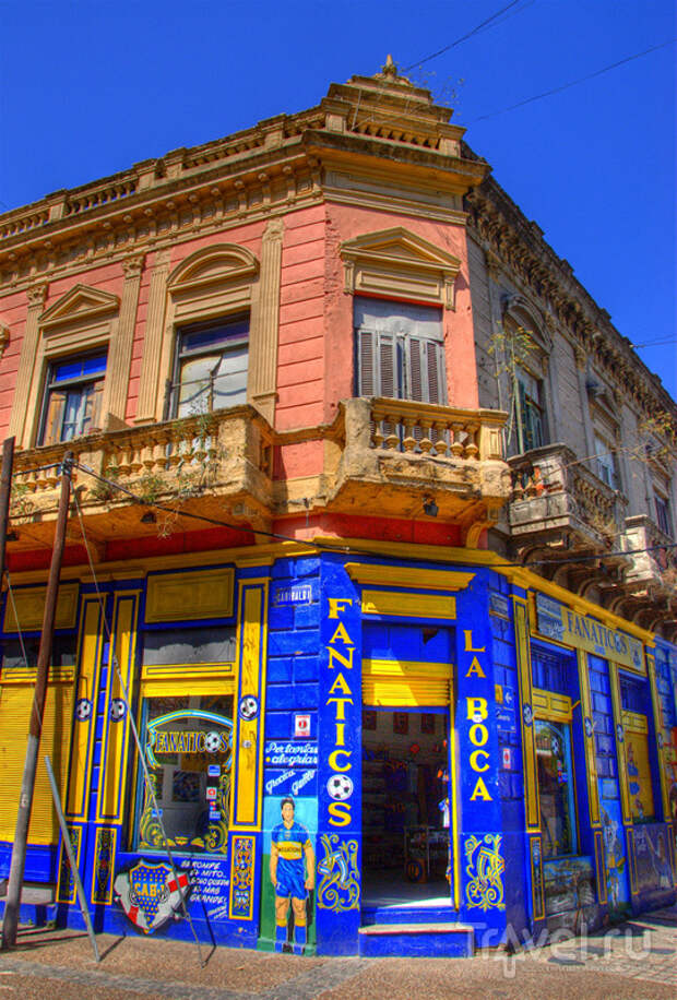Разноцветные дома в квартале La Boca, Буэнос-Айрес / Аргентина