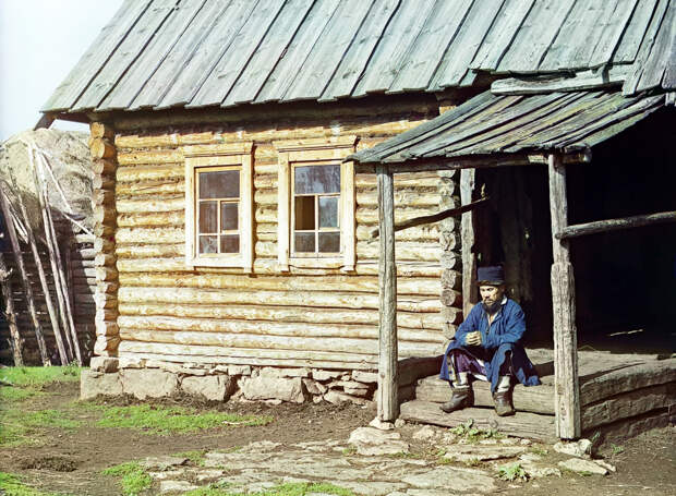 Башкир на крыльце своего дома, 1910