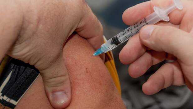 Эндокринолог заявил, что вакцина от COVID-19 может спасти жизнь больных сахарным диабетом