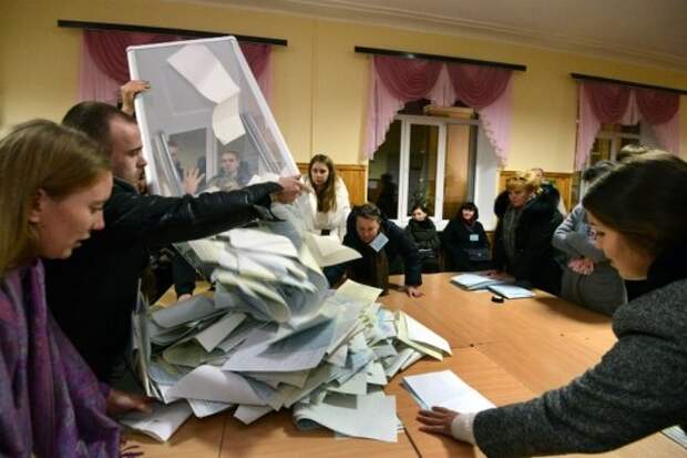 Выборы на Украине: ЦИК зарегистрировала главного конкурента Порошенко – Зеленский стал кандидатом в президенты Выборы на Украине: ЦИК зарегистрировала главного конкурента Порошенко – Зеленский стал кандидатом в президенты