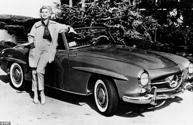 Жа Жа Габор рядом со своим Мерседесом, 12 мая 1958 год Жа Жа Габор, актриса, жизнь, смерть