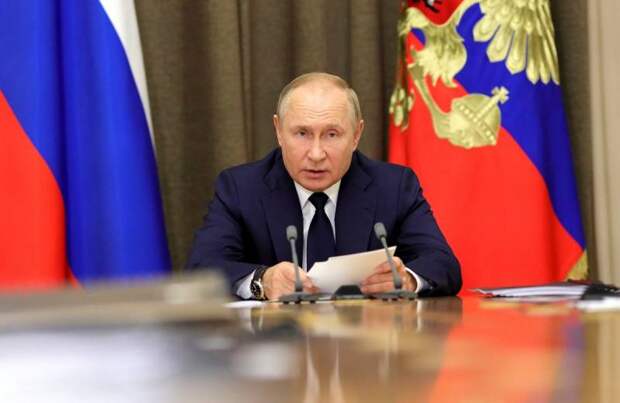 Путин предложил посмотреть на зашедший в Черное море корабль США через прицел