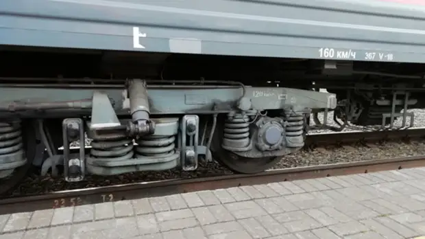 Поезд насмерть сбил 31-летнего мужчину в Ростовской области