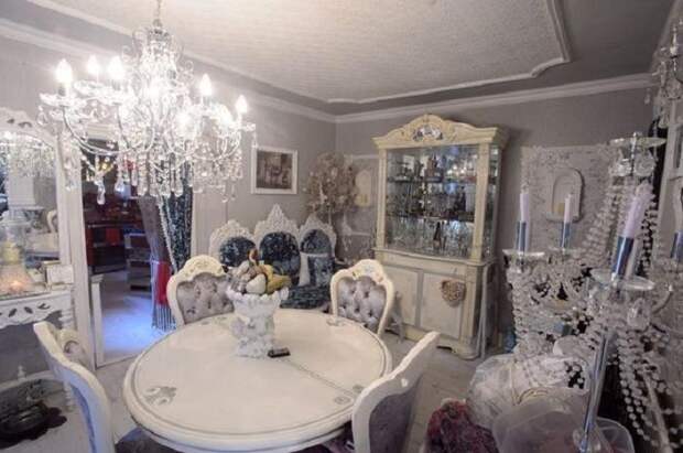 Невзрачный снаружи дом внутри оказался настоящим венецианским дворцом