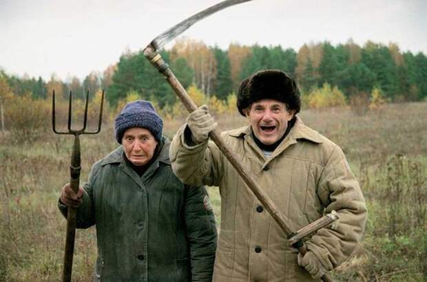 Россияне требуют от государства и олигархов своих денег