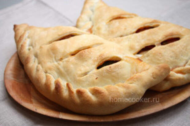 Закрытая пицца кальцоне с овощами Gotovaya zakrytaya pitstsa kaltsone 300x200 Закрытая пицца кальцоне с овощами
