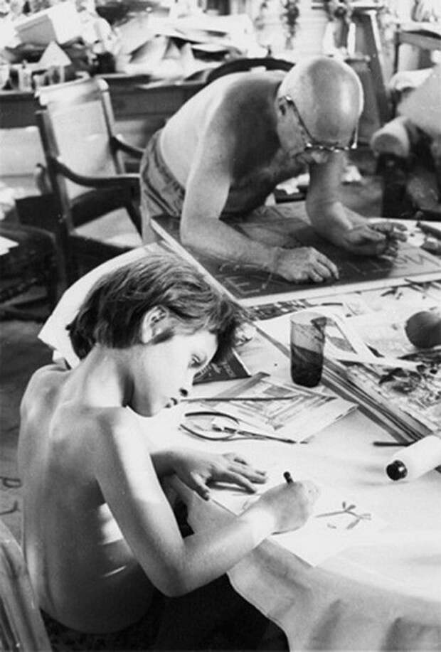 Уроки рисования с отцом. Фото: museumperfume.ru