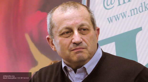 Кедми указал, что Запад своими действиями подталкивает Минск к Москве
