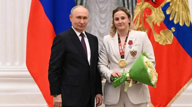 Владимир Путин вручил государственную награду севастопольской спортсменке