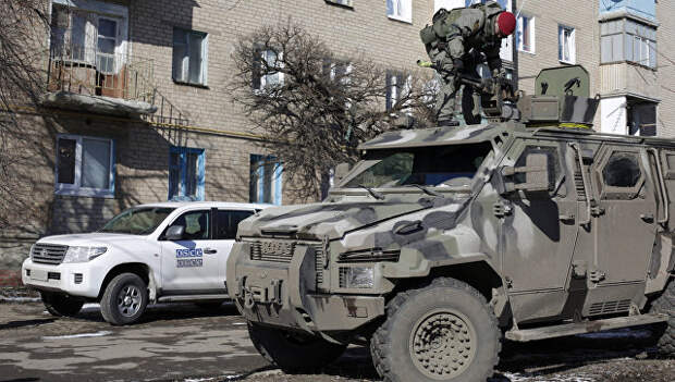 Украинский военный в Соледаре Донецкой области. Архивное фото