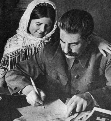 Пионерка из Таджикистана Мамлакат Нахаганова в 1935 году отличилась на уборке хлопка Пионерка из Таджикистана Мамлакат Нахаганова