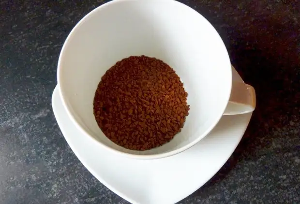 Медики рассказали, к каким последствиям может привести привычка пить кофе после обеда