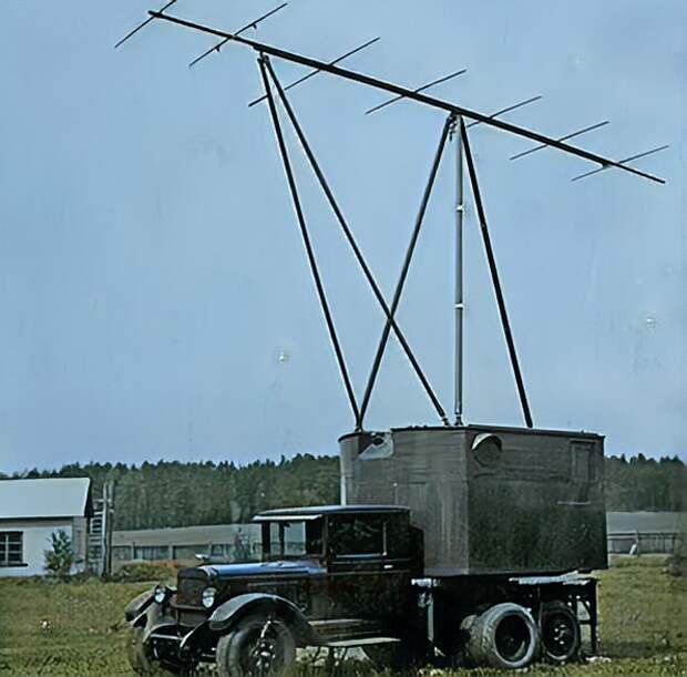 Радиолокационная станция РУС-2 на автомобиле ЗИС-6, фото 1942 года.