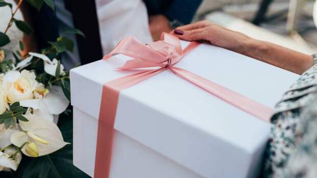 Подарки учителям: сенатор предлагает новый подход