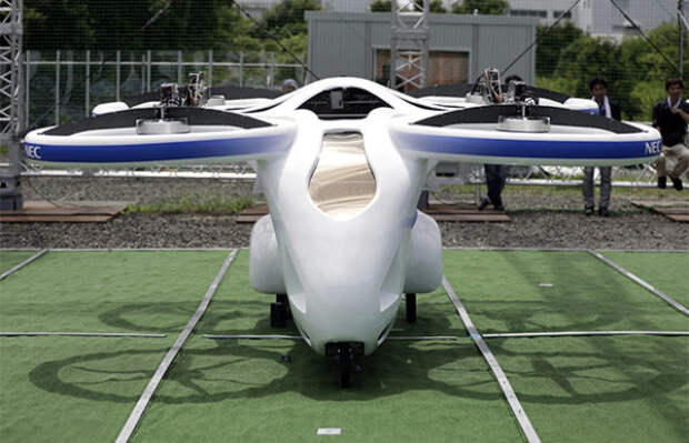 Японский дрон, на котором могут лететь пассажир