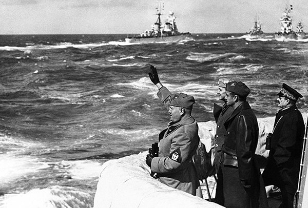 Бенито Муссолини у берегов Триполи, Ливия, 15 марта 1937 годаФото: AP