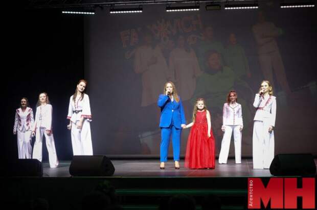 Около 200 детей-сирот вышли на подиум, чтобы продемонстрировать коллекции одежды от известных белорусских дизайнеров. Моделей...