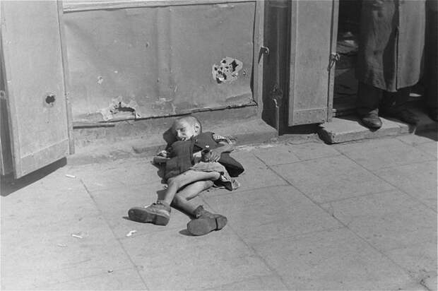 Запретные фотографии : Варшавское гетто летом 1941 года warsawgetto19 Запретные фотографии : Варшавское гетто летом 1941 года