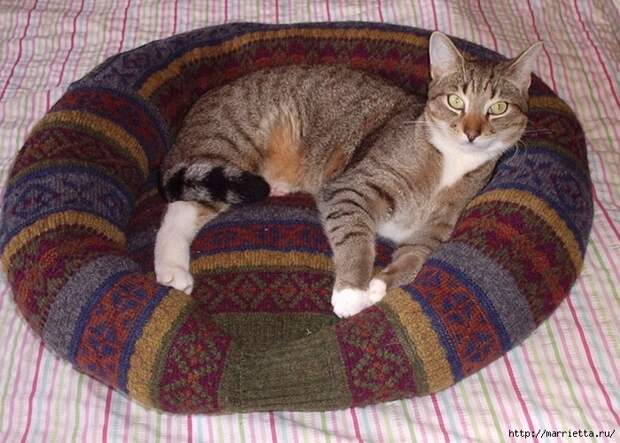 Кроватка для кошки из старого свитера. Мастер-класс (12) (700x501, 324Kb)