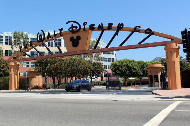 Disney сократит более 32 тыс. сотрудников из-за пандемии