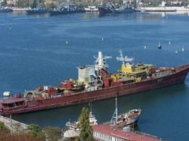 ЧФ России затопил корабль, заблокировав выход в море