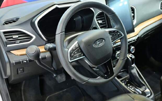 У Lada Vesta появилась новая версия с ручным управлением