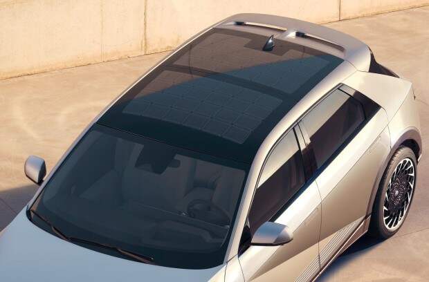 Hyundai представила электромобиль с солнечной крышей и быстрой зарядкой