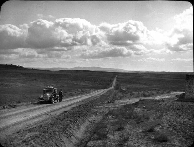 В 25 км северо-западней Джельфа.