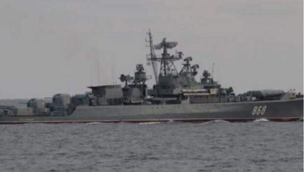 Украинские военные пожаловались на фрегат ВМФ РФ, отогнавший их от буровой установки в Черном море Украинские военные пожаловались на фрегат ВМФ РФ, отогнавший их от буровой установки в Черном море