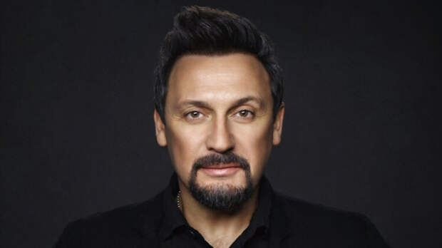 «Ему не нужна эта роскошь»: почему родители 55-летнего Стаса Михайлова живут в скромном доме на окраине Сочи, пока сам артист купается в богатстве?