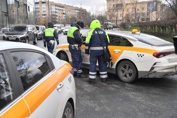 Таксиста-мигранта, зарезавшего двух русских пассажиров, поймали в Воронеже