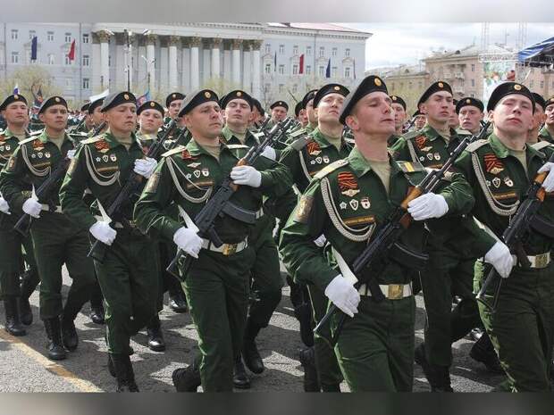 Председатель Госдумы предложил брать на госслужбу только при условии военной специальности