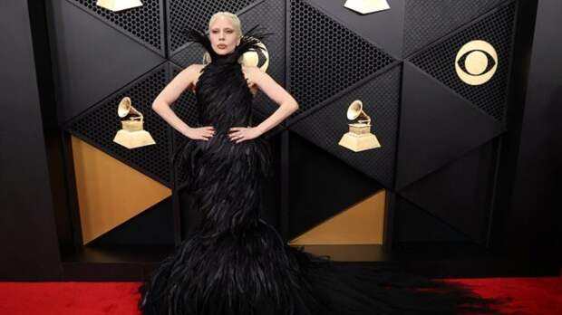 Российский стилист предрек популярность перьям