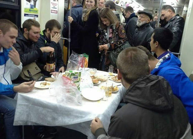 Пир в метро.
