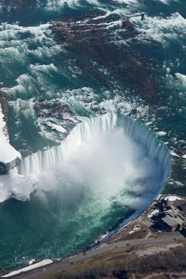 Ниагарский водопад зимой приобретает иной вид достопримечательности, другой взгляд, интересно и познавательно, мир, планета, с другого ракурса, фото