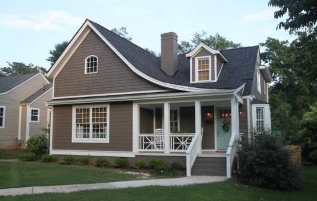 Фасада темного серо-коричневого цвета с черной крышей Темный серый цвет дома и крыши - фото частных домов 2016