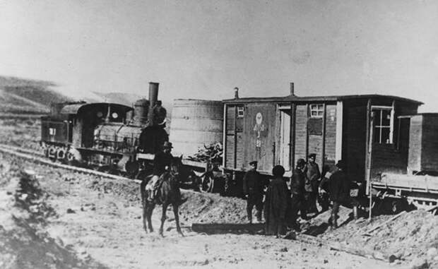 Российская империя. Средняя Азия. 30 ноября 1897 г. Балластный поезд во время работы (на фото)