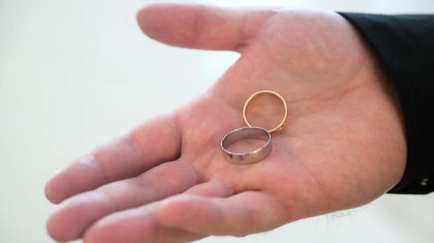 Холостяки в опасности: почему женатые люди реже болеют раком