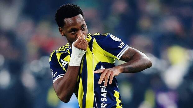 Фото: Джон Дуран прилетел в Санкт-Петербург для перехода в «Зенит»