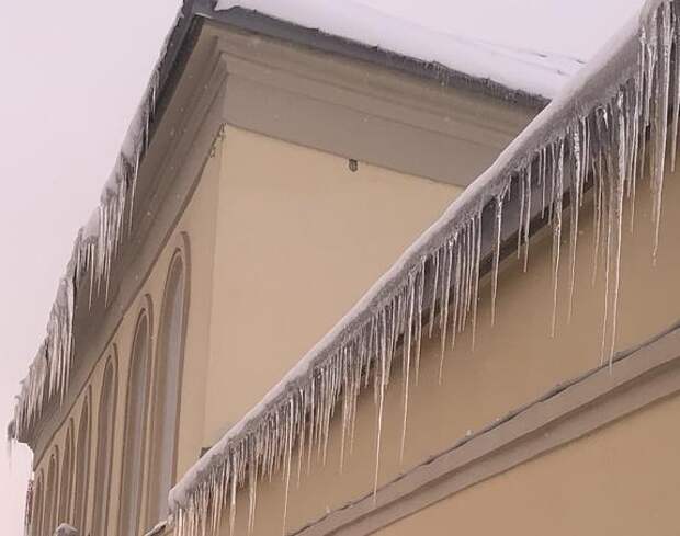 В Кузбассе в 2026 году из-за сосулек пострадали 11 человек