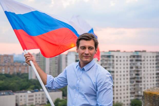 Еще один представитель несистемной оппозиции покинул Россию