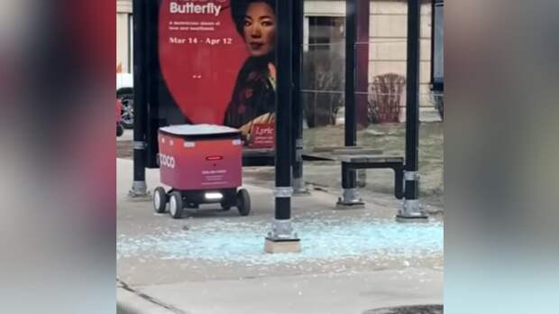 В Чикаго роботы-доставщики повредили автобусные остановки